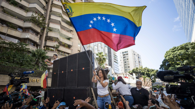 La opositora venezolana María Corina Machado participa en una manifestación con motivo del 66 aniversario del derrocamiento de la dictadura de Marcos Pérez Jiménez