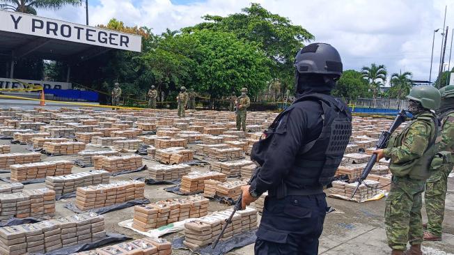 Ecuador Destruye El Mayor Decomiso De Droga De Su Historia 215 Toneladas De Cocaína 6970