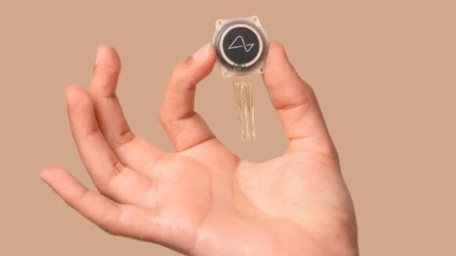 El chip Telepathy tiene 1.024 diodos que se conectan directo al cerebro.