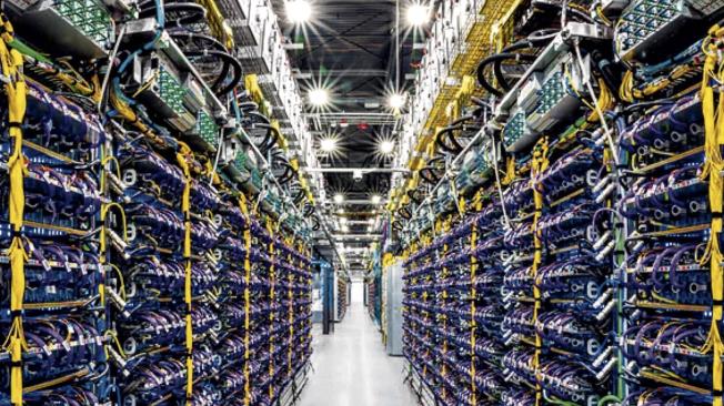 Supercomputadores aceleradores de inteligencia artificial en los centros de datos de Google.