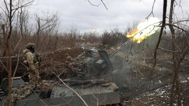Artilleros antiaéreos ucranianos en la región de Donetsk, en medio de la invasión rusa de Ucrania.