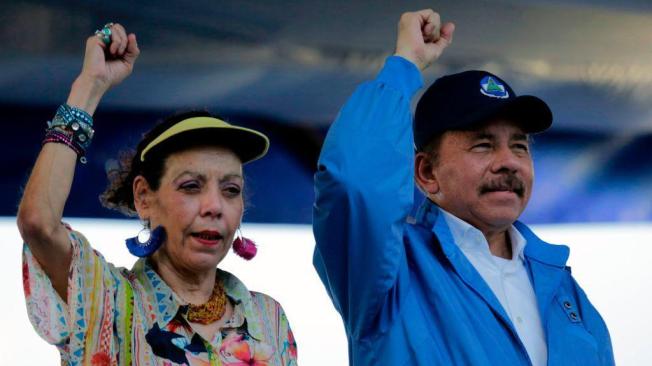 Daniel Ortega, junto a su esposa, la vicepresidenta Rosario Murillo, han gobernado Nicaragua de manera consecutiva desde 2007.