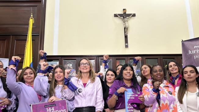 Carolina Arbeláez en la radicación del proyecto de acto legislativo que crea una jurisdicción especial para las mujeres.