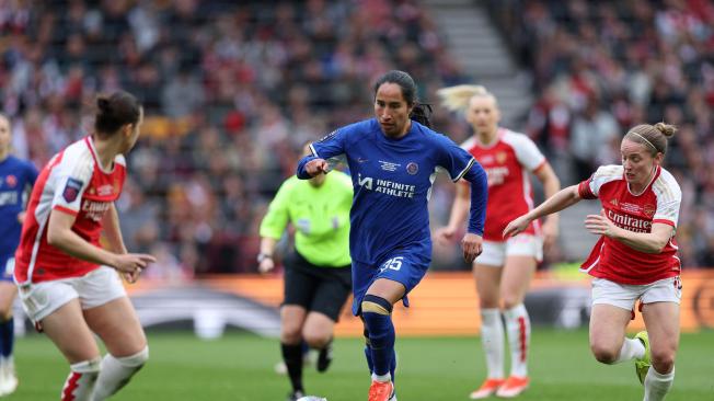 Mayra Ramírez, en acción con el Chelsea en la Champions femenina.