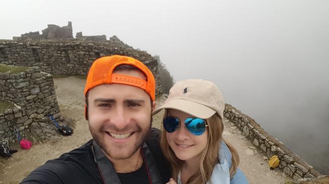 Alcanzar la cima desde donde se divisan las obras arquitectónicas de los incas fue el momento cumbre del Camino del Inca para Nicolás Ortiz y Daniela, su esposa.