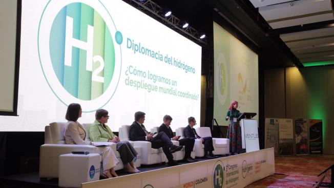 Durante el Tercer Congreso Internacional de Hidrógeno, se destaca el potencial de Colombia como productor de hidrógeno, especialmente los hubs en Barranquilla, Cartagena y La Guajira.