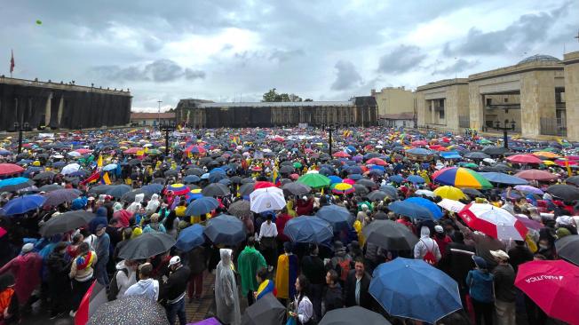 Manifestación contra el gobierno en la Plaza de Bolívar