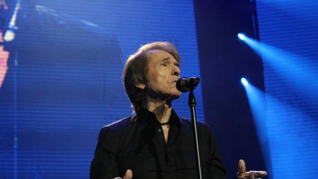 Raphael en su concierto en Bogotá (2024) en el Movistar Arena