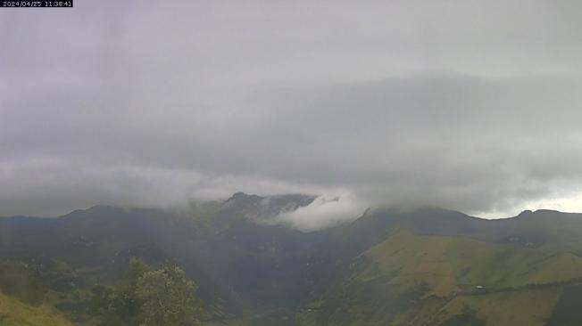 Volcán Nevado del Ruiz, captado en la mañana del 25 de abril.
