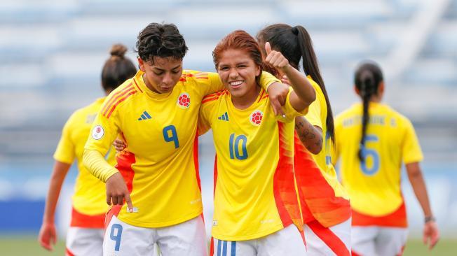 Gabriela Rodríguez celebra gol con Colombia.