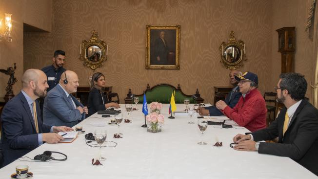 El presidente Gustavo Petro en su encuentro con el fiscal de la CPI, Kharim Khan.