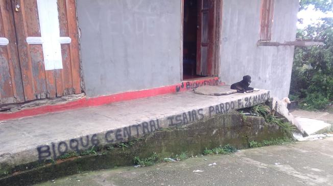 Vallas dejadas por disidencias de las FARC en Tolima.