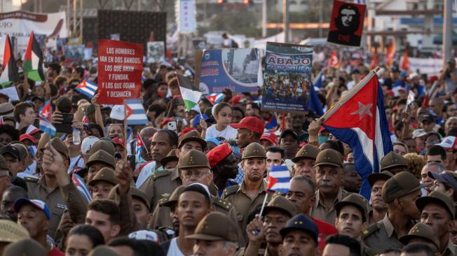 Cubanos militares asisten a la celebración del 1 Mayo en La Tribuna anti imperialista en La Habana, Cuba, Mayo 1, 2024.