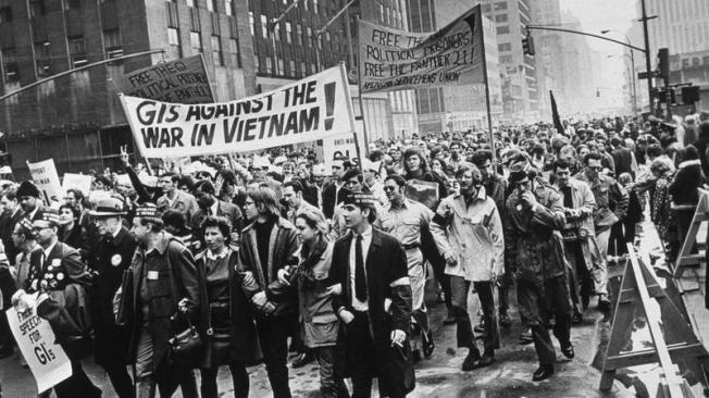 En la década de 1960, las protestas se propagaron por todo Estados Unidos, poniendo al gobierno bajo una fuerte presión.