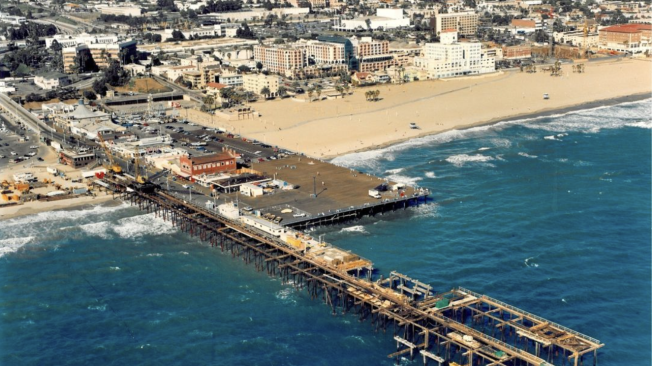 La playa de Santa Monica Pier es una de las que permanecen bajo alerta por excesivos niveles de contaminación en el agua.