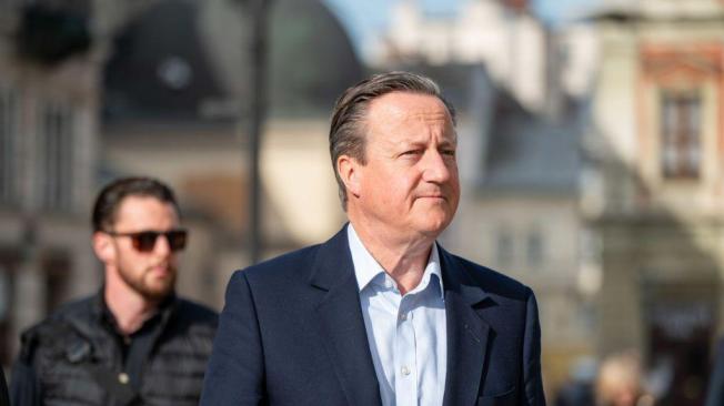 El canciller británico David Cameron visitó las islas Malvinas/Falklands en febrero. 