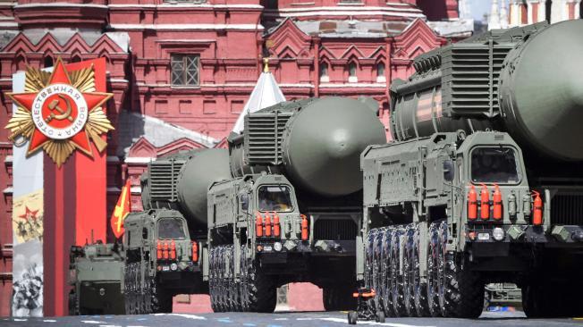 El presidente Vladimir Putin ordenó al ejército ruso que realice simulacros de armas nucleares en los que participen la marina y las tropas con base cerca de Ucrania.