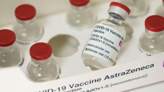 La vacuna contra el coronavirus desarrollada por la universidad de Oxford y producida por la farmaceútica AstraZecena fue la más económica y fácil de almacenar.