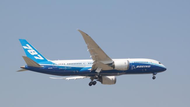 Air France indicó en un comunicado que en el Boeing 787 se transportaban a 272 personas, entre las que habías 260 pasajeros y 12 tripulantes.