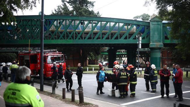 Equipos de emergencia atienden el accidente de trenes en Buenos Aires.