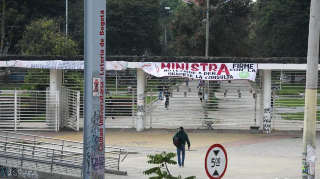 Entrada principal de la Universidad Nacional por la Calle 26.