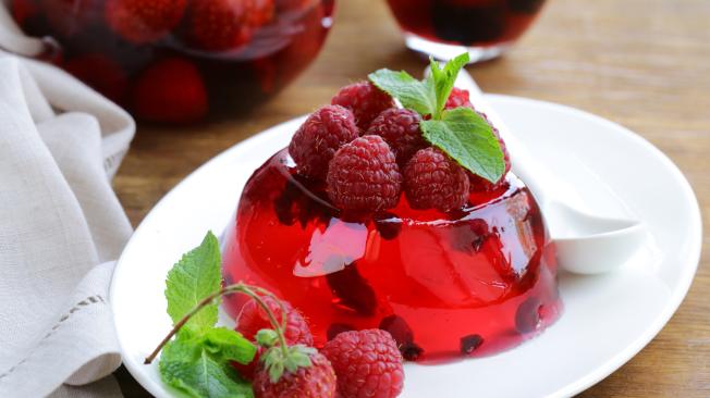 La gelatina es una proteína hecha de colágeno animal.