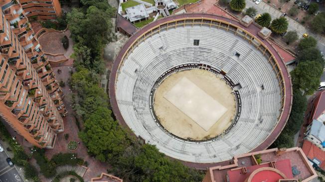 Las Torres del Parque tienen un deliberado sentido escultórico y un protagonismo del ladrillo como un elemento no solo con valor estético, sino también estructural. 
-El conjunto dialoga por el occidente con la plaza de toros y por el oriente con los cerros, dando paso a un escenario urbano imponente.