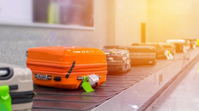 Un experto recomienda no amarrar cintas a las maletas documentadas en aeropuertos