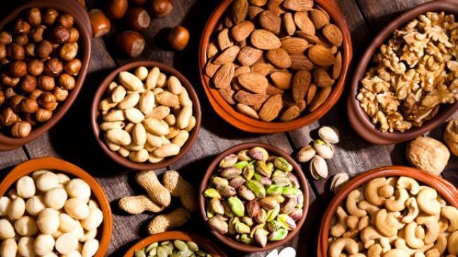 La nutricionista recomienda sumar nueces a la dieta