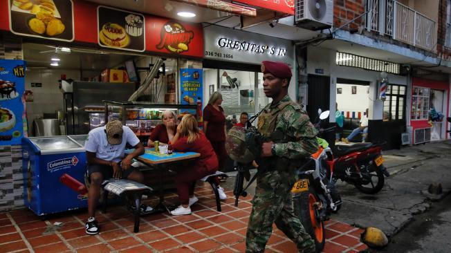 Cali Colombia 16 de junio de 2024 
En cumplimiento del compromiso con los jamundeños, este fin de semana se puso en marcha una Caravana de Seguridad como parte de la estrategia liderada por la Gobernación del Valle del Cauca, la Policía Nacional, el Ejército y el Gaula, para garantizar la tranquilidad en el territorio.
Con la presencia de 132 policías de diferentes especialidades, así como soldados del Batallón Pichincha y unidades de tránsito se adelantan controles en diferentes sectores del municipio.
Fotos Santiago Saldarriaga Quintero / EL TIEMPO