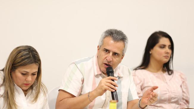 El Ministro Luis Fernando Velasco durante la Comisión Intersectorial para las alertas tempranas.