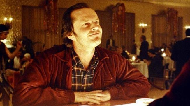 Nicholson interpreta a Jack Torrance, un escritor en apuros y alcohólico en recuperación.