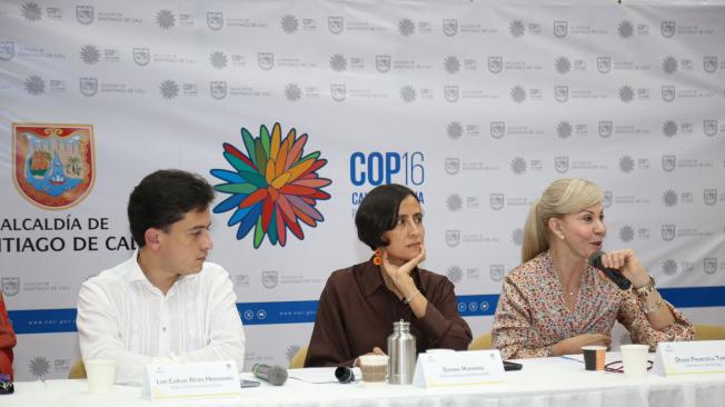 Reunión del comité ejecutivo de la COP 16 con la ministra de Ambiente, Susana Muhamad; la gobernadora Dilian Francisca Toro y el alcalde Alejandro Eder.