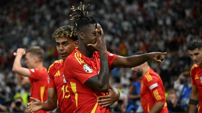 Nico Willliams celebra el primer gol de España en la final.