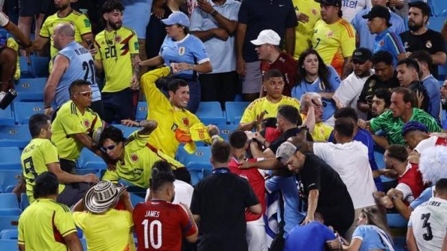 Hubo una trifulca entre hinchas colombianos y jugadores de Uruguay tras la semifinal entre ambos países.