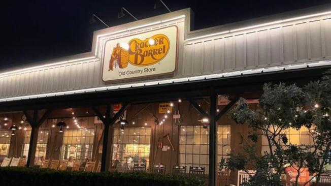 Una de las cientos de sucursales que tiene Cracker Barrel