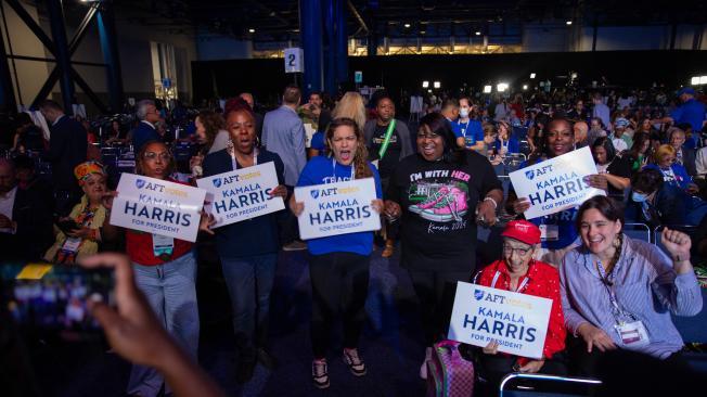 Simpatizantes de la campaña de Kamala Harris.