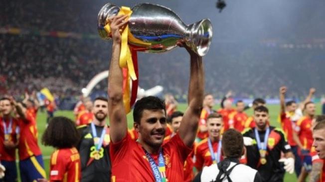 Rodri levanta la Eurocopa