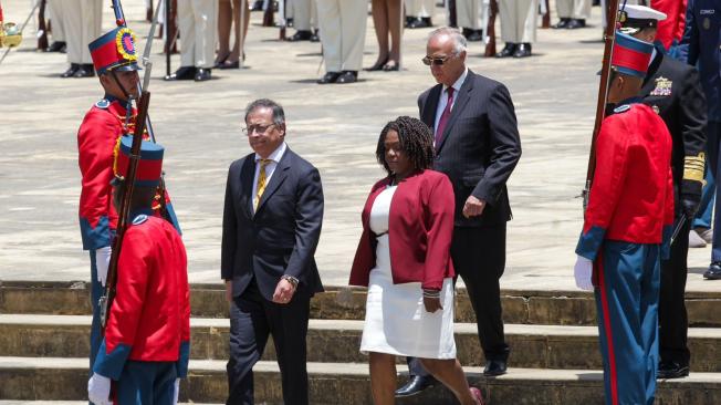 Gustavo Petro y la vicepresidenta Francia Márquez en el puente de Boyacá