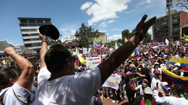 Manifestaciones de venezolanos en parque de Lourdes, en Bogotá