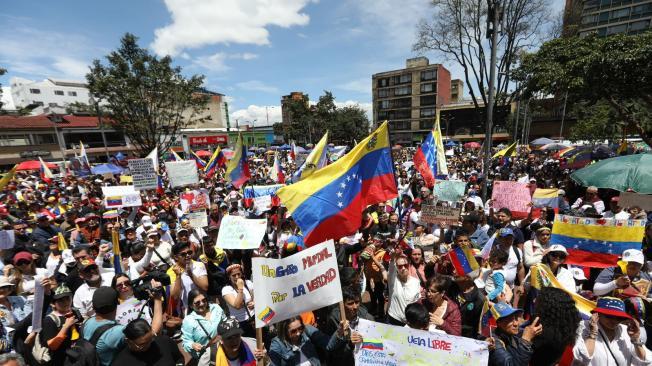 Manifestaciones de venezolanos en parque de Lourdes, en Bogotá