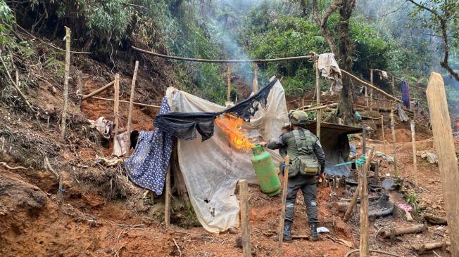 Minería ilegal en los Farallones de Cali.