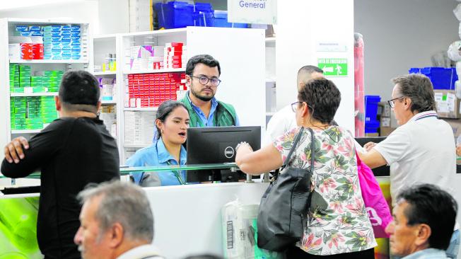 Luis Carlos Leal, superintendente de Salud, en visita sorpresa a Evedisa.