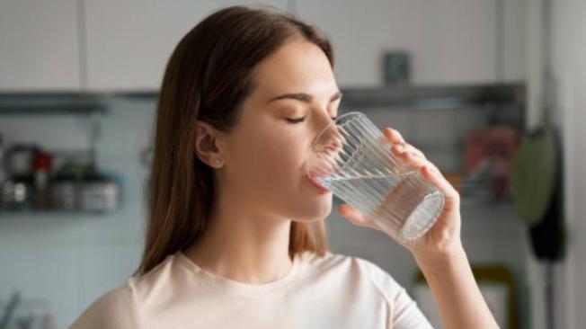 Tomar agua es esencial para la salud