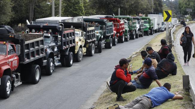 Bloqueo de los camioneros en Bogotá por el aumento del precio del ACPM