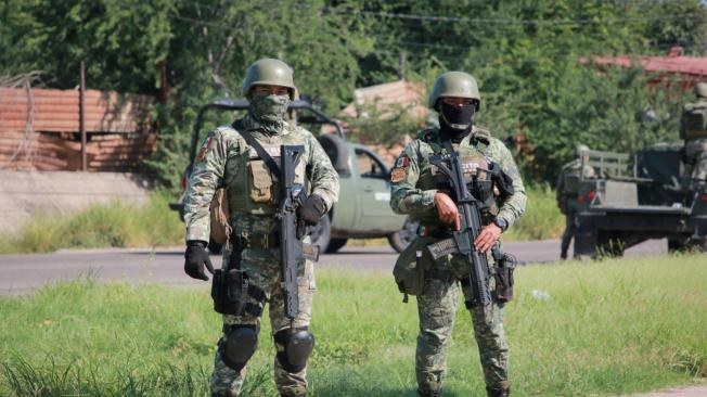 Military stand guard on the streets of Culiacan, Sinaloa State, Mexico, on September 11, 2024. Elements of Mexico's National Guard were deployed in the state of Sinaloa, in the northwest of the country, amid an escalation of violence that authorities attribute to internal struggles within the Sinaloa cartel following the capture of its leader, Ismael "Mayo" Zambada. (Photo by Ivan MEDINA / AFP)