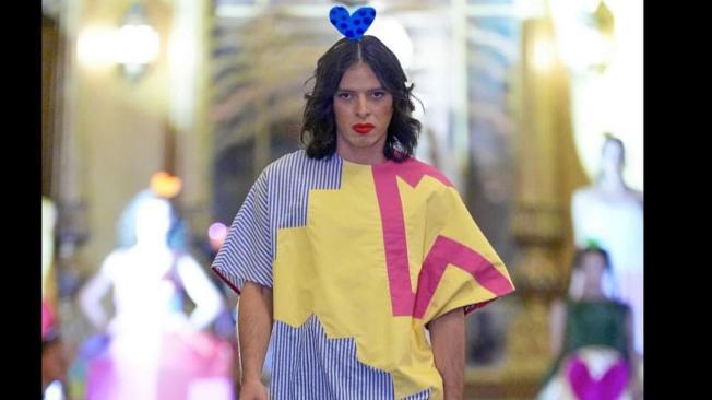 Se convirtió en el primer modelo no binario en desfilar para la Semana de la Moda en Nueva York.