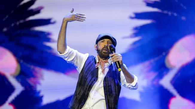 Juan Luis Guerra en el escenario del Festival Cordillera 2024.