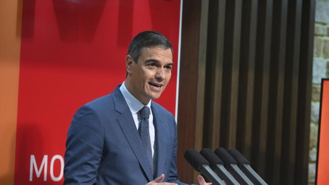 El presidente del Gobierno, Pedro Sánchez, da una rueda de prensa en Kunshan.