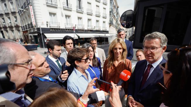 El presidente del PP, Alberto Núñez Feijóo,  junto a la diputada popular Cayetana Álvarez de Toledo.